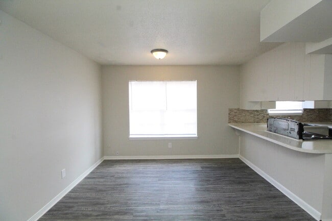 Photo - Updated 1BR First-Floor Apartment Near UWF & West Florida Hospital with LVP Flooring, Included Se... Unit G5