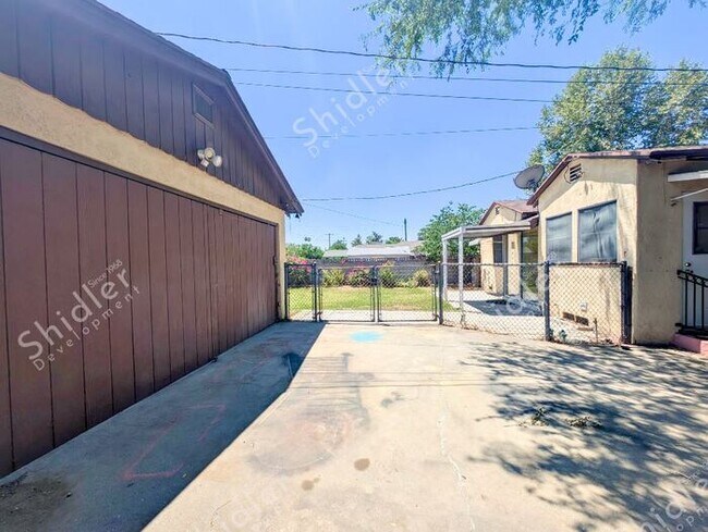 2 Bedroom 1 Bath and 2 Massive Yard in North San Bernardino
