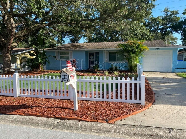 Building Photo - 649 Jacaranda St