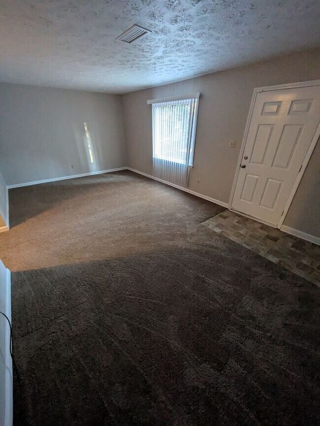 Photo - 3BD/2BA Townhome in Hickory!