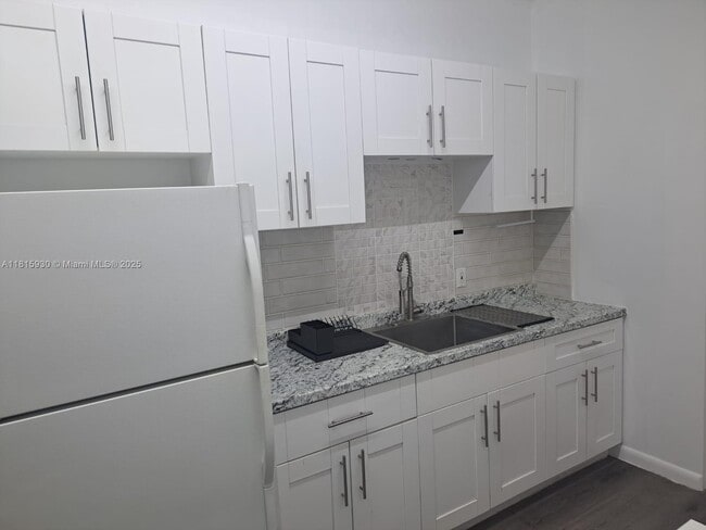 Photo - 4500 N Dixie Hwy Unit 104