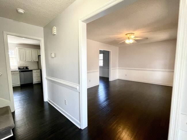 Photo - 239 Yorkshire Dr