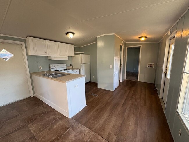 Photo - 2 Bedroom/ 1 Bathroom Mobile Home in Willo... Unit Willow Oak 3027