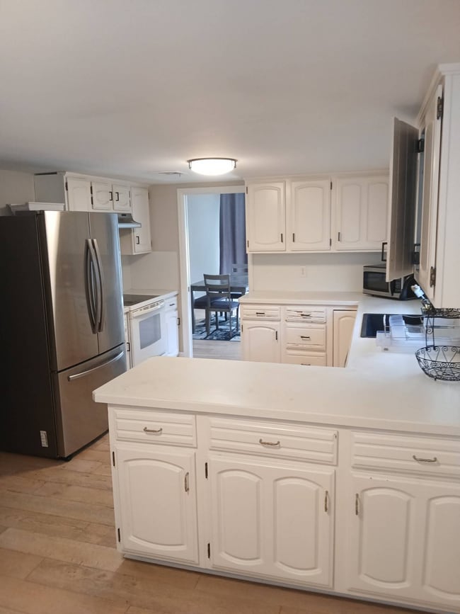 Photo - Spacious Furnished Condo Located in Sylvan... Unit Condo
