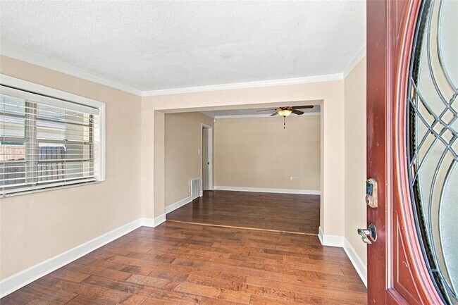 Photo - 805 W Braddock St