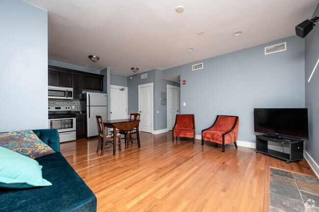 2BR, 2BA - 1,000SF - Living Room