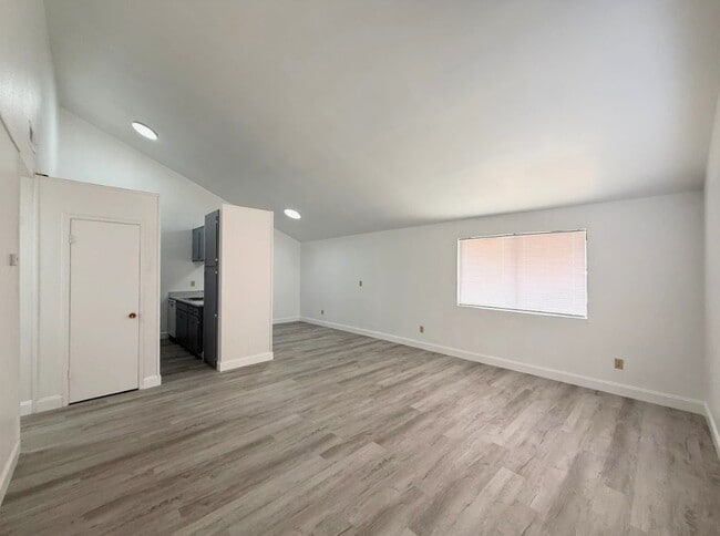 Photo - 3310 R St Unidad A