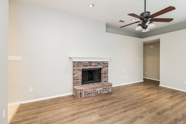 Photo - 13911 Creek Crossing Dr