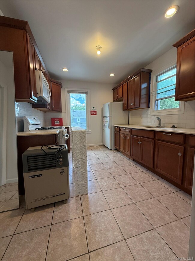 Photo - 137-46 Bedell St