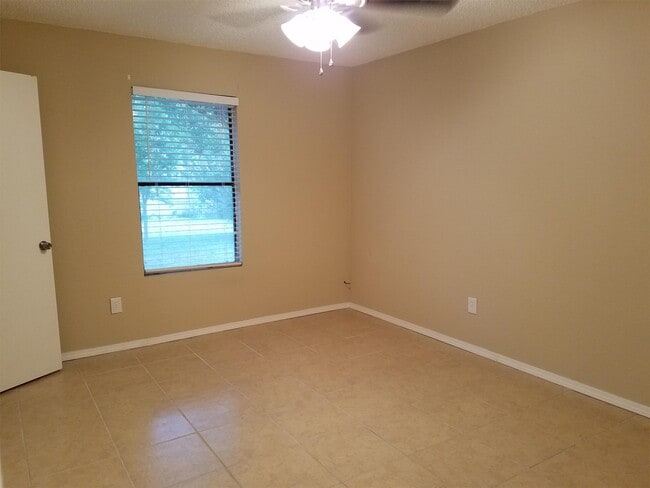 Photo - 201 W Goforth Rd