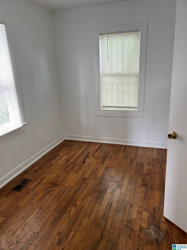 Photo - 1529 1st Ave W