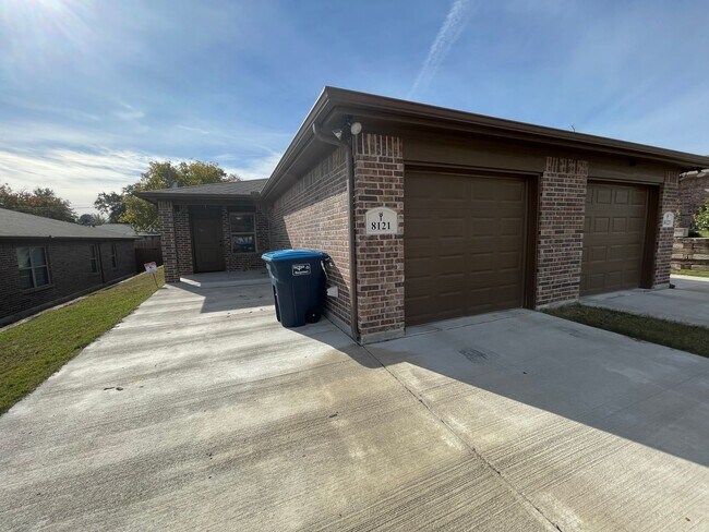 Photo - 8113-8115 Tanner Unit 8115