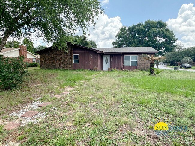 Building Photo - Renovated 3-Bedroom Home in Pensacola!