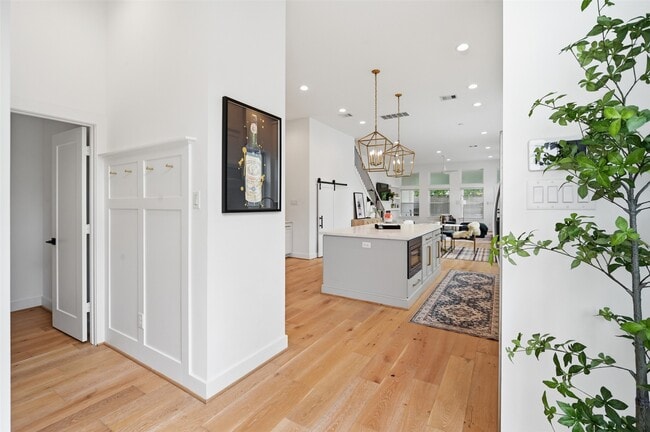 Photo - 510 E 28th St