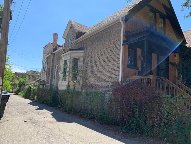 Photo - 2113 W Walton St