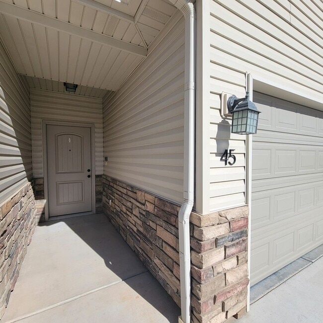 Photo - Spacious Modern Townhome