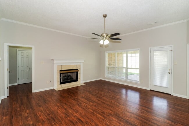 Photo - 288 Mayhurst Ln