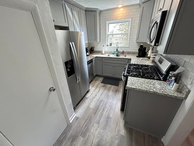 Photo - 911 Sherman Ln