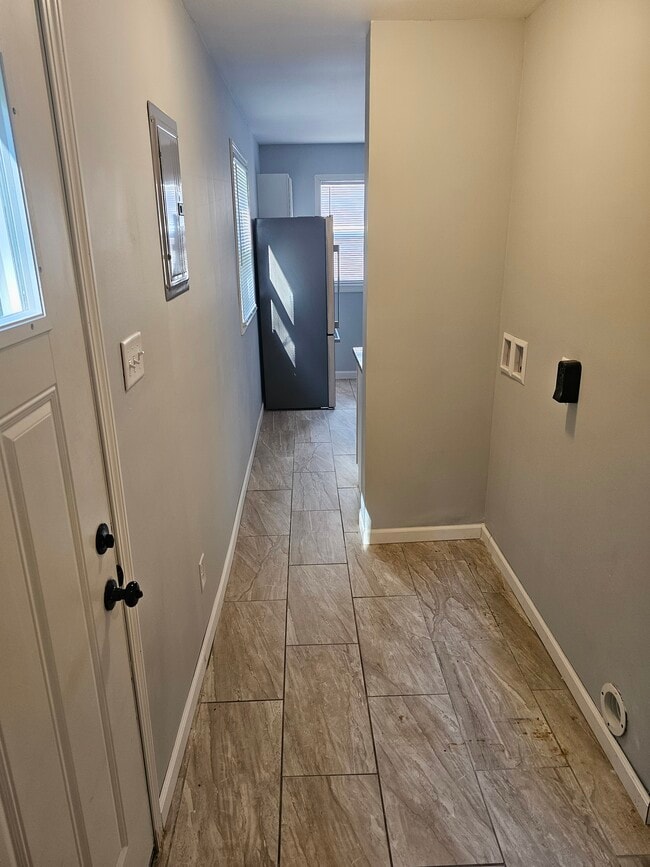 Photo - 927 Henry St