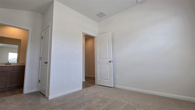 Photo - 122 Holmby Dr