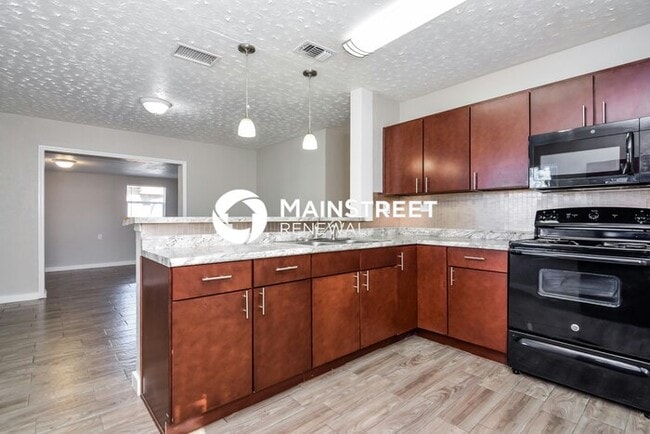 Photo - 3 Bedroom Pet-Friendly Home in Tampa, FL w...