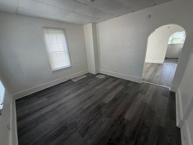 Building Photo - 40-42-42 Seminole Ave Unit 40