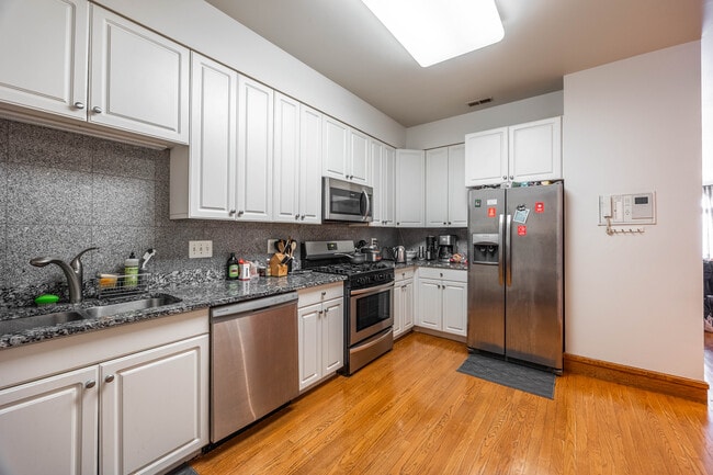 Building Photo - 1162 W Grand Ave Unit 4