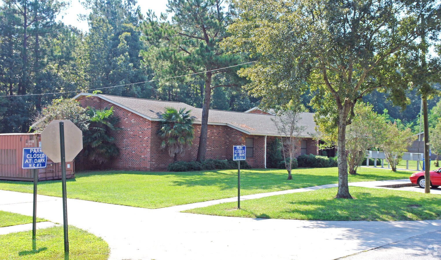 Oakleaf Estates - Oakleaf Estates Apartments