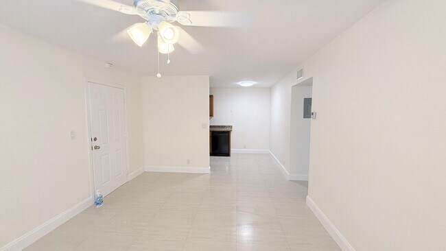 Photo - 607 NE 29th Dr Unit 17