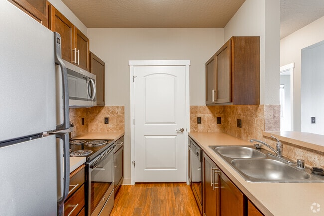 Quadrangle 2 - 2BR, 2BA - 1,080 SF - Knightsbridge Communities