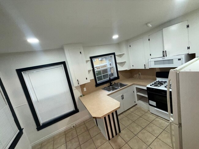 Photo - 951 Mc Allister St