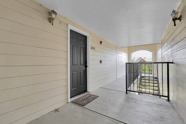 Photo - $1,745.00, 2 bed, 1 .5 bath located in Aur... Apartamento Unidad #A306