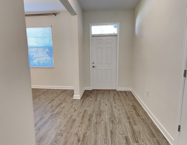 Photo - 472 Brunswick Dr