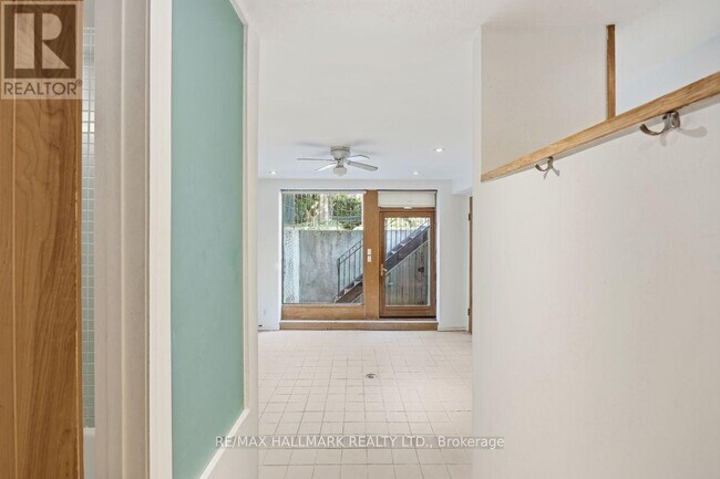 Photo - 321 Palmerston Blvd Unit Lower Back