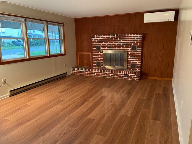 Photo - 857 E Louther St