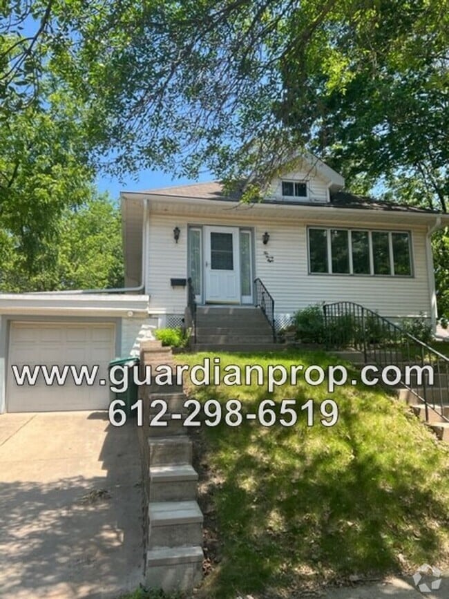 Building Photo - House Available August 1, Updated Kitchen ...
