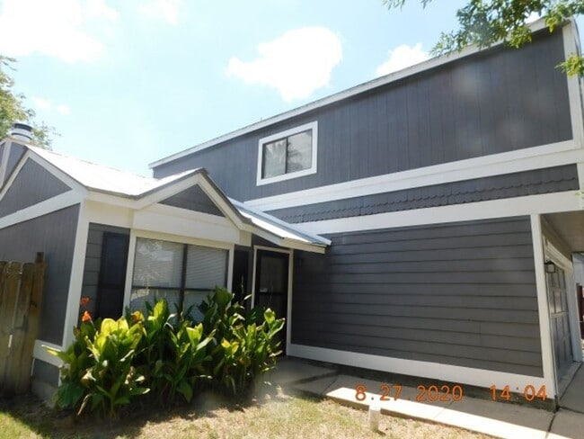 Photo - Nice 3 bedrooms, 2 full baths with half ba...