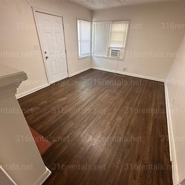 Photo - $525 - 1 bed 1 bath - Duplex *COMING SOON* Unit 912 N Glendale Ave