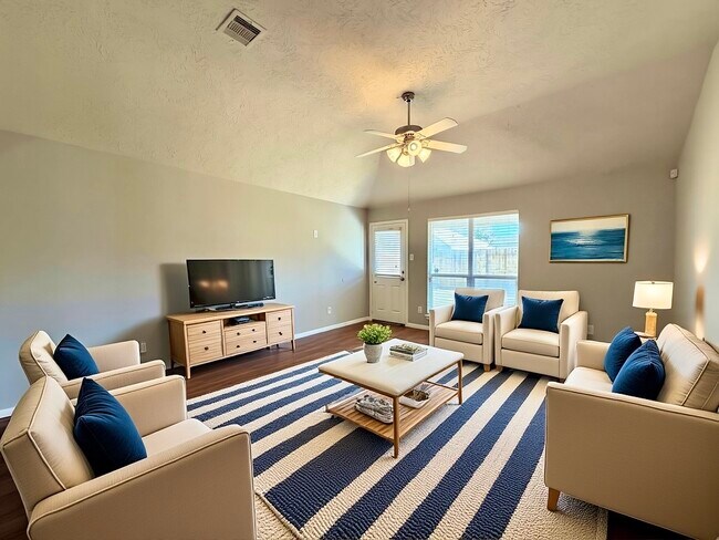 Building Photo - 11807 Green Colling Park Dr