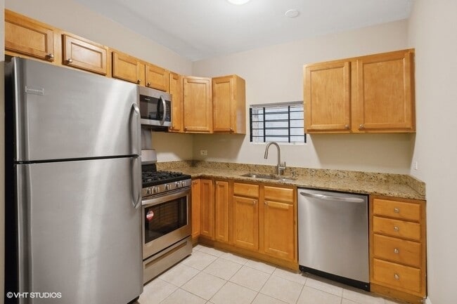 Building Photo - 6144 N Washtenaw Ave Unit 1 Rental