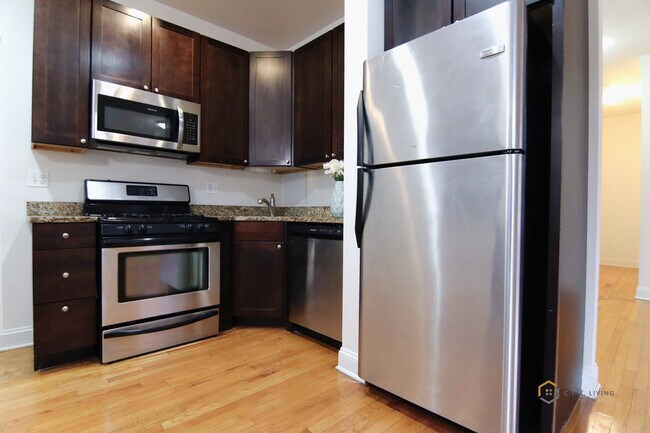 Kitchen - The Onyx on Hoyne