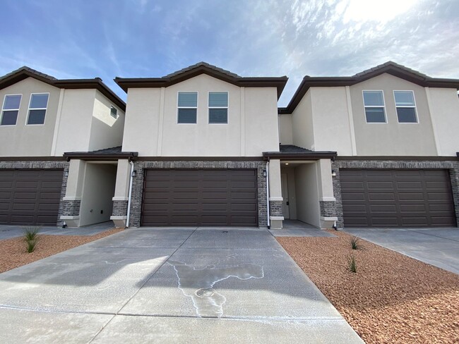 NEWER 3 BEDROOM SAND HOLLOW TOWNHOME FOR R... - NEWER 3 BEDROOM SAND HOLLOW TOWNHOME FOR R...