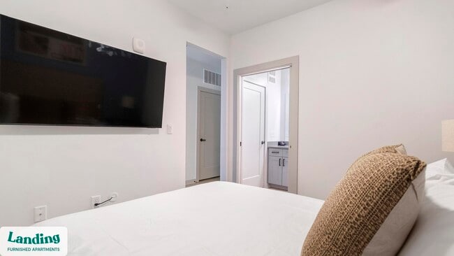 Photo - 1148 N Main St Unidad 235