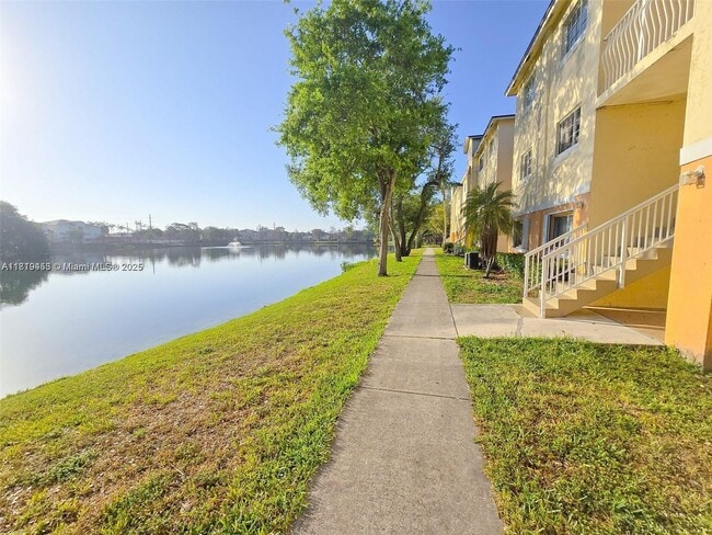 Photo - 3690 N 56th Ave Unidad 933 Rental