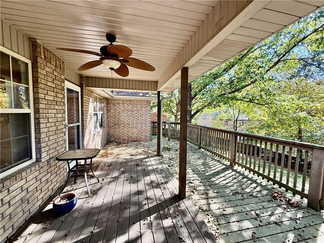 Photo - 305 Meadows Ct