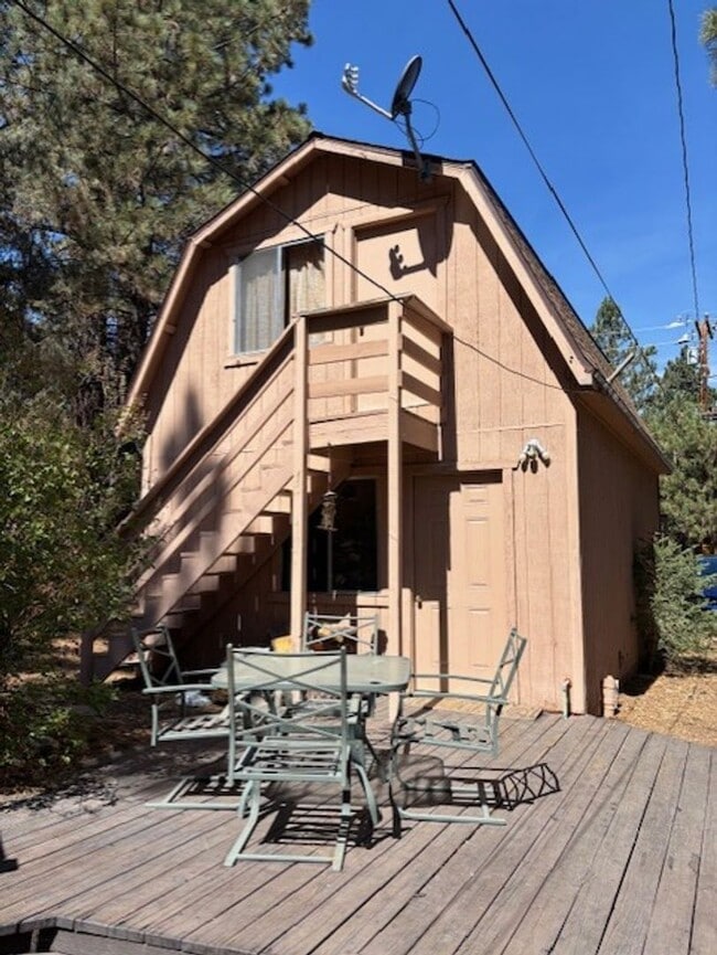 Building Photo - Clean 1 Bedroom / 1 Bathroom House in Pine...