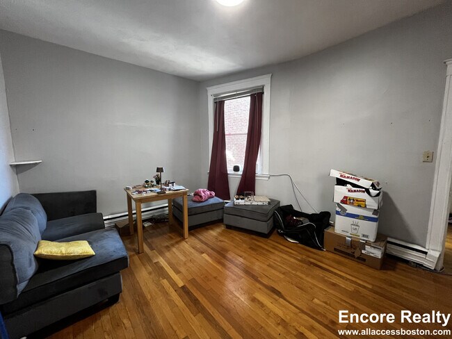 Building Photo - 1725 Commonwealth Ave Unit 2