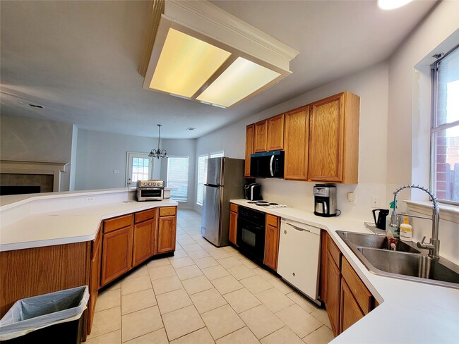 Photo - 812 Featherbrook Ct