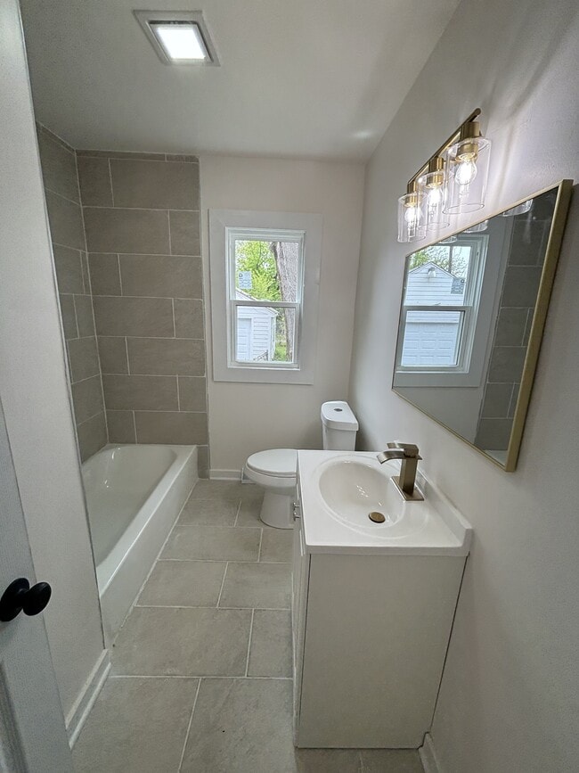 Photo - 621 W 44th Pl