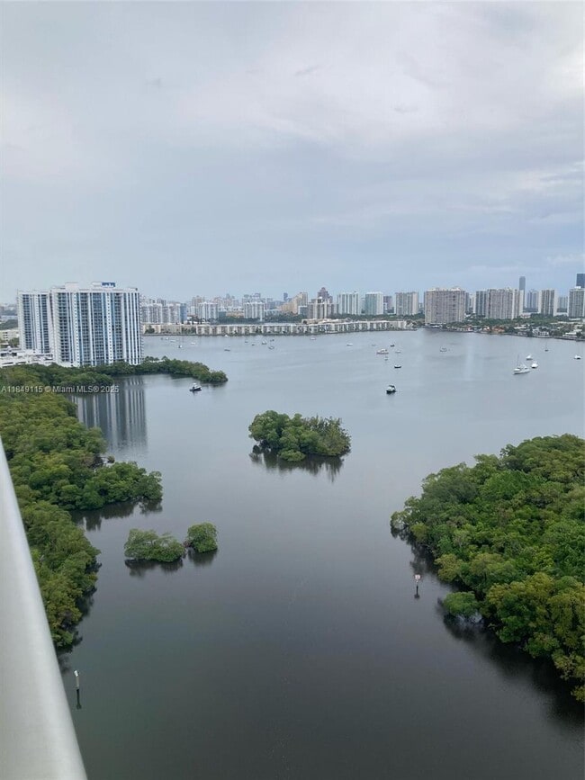 Building Photo - 16385 Biscayne Blvd Unit 2418 Rental